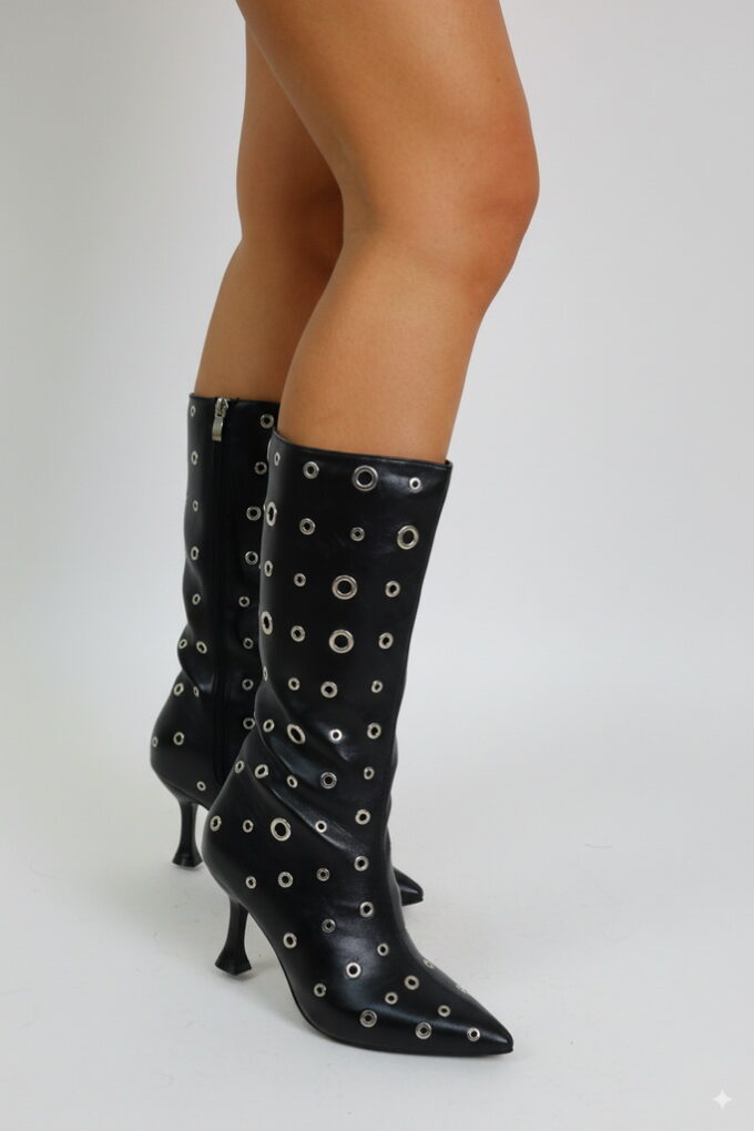 Bota Media Caña Tachuelas