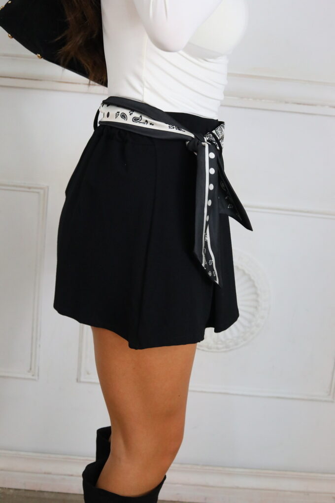 Short Cinturón Estampado