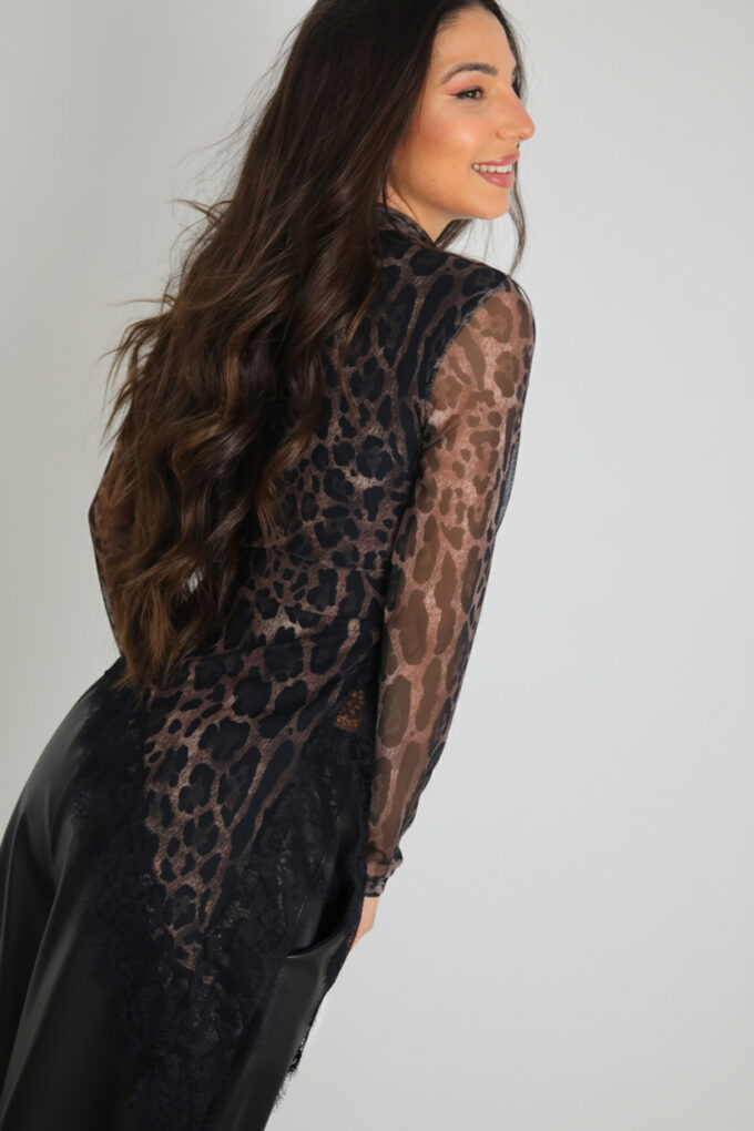 Camiseta Asimétrica Tull Encaje